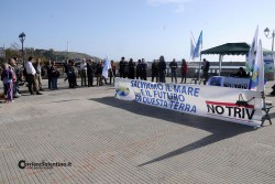 "Divisi ma uniti" contro le trivelle. Da una parte il Pd, dall'altra Mrs con F.I e Fratelli d'Italia: tutti a Leuca - Corriere Salentino