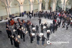 Camusso abbraccia donna licenziata per cancro e sposa la lotta della Ico Tito Schipa - Corriere Salentino