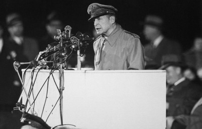 Douglas-MacArthur