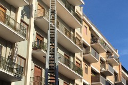 Cadono calcinacci dal terrazzo di un palazzo, paura ma nessun ferito - Corriere Salentino