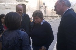 Camusso abbraccia donna licenziata per cancro e sposa la lotta della Ico Tito Schipa - Corriere Salentino