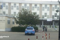 Pistolettata contro la scuola, mistero in città - Corriere Salentino