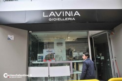 La spaccata in gioielleria, poi l'inseguimento a folle velocità: sfuma il "colpo" nel centro di Lecce - Corriere Salentino