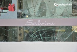 La spaccata in gioielleria, poi l'inseguimento a folle velocità: sfuma il "colpo" nel centro di Lecce - Corriere Salentino