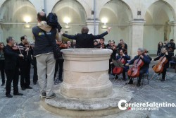 Camusso abbraccia donna licenziata per cancro e sposa la lotta della Ico Tito Schipa - Corriere Salentino