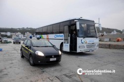 Barca a vela con migranti al largo di Leuca, arrestati due scafisti - Corriere Salentino