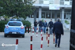 Pistolettata contro la scuola, mistero in città - Corriere Salentino