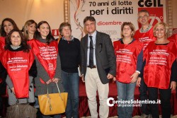 Camusso abbraccia donna licenziata per cancro e sposa la lotta della Ico Tito Schipa - Corriere Salentino