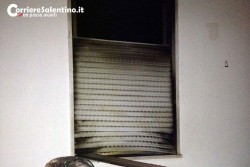 Torna a casa dopo dieci giorni di vacanza, ma la ritrova totalmente incendiata: mistero a Frigole - Corriere Salentino