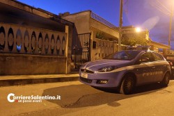 Torna a casa dopo dieci giorni di vacanza, ma la ritrova totalmente incendiata: mistero a Frigole - Corriere Salentino