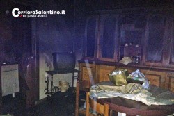 Torna a casa dopo dieci giorni di vacanza, ma la ritrova totalmente incendiata: mistero a Frigole - Corriere Salentino