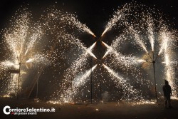 Fòcara e spettacoli mozzafiato per l’edizione 2015 della festa del fuoco - Corriere Salentino