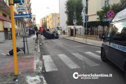 Schianto sulla circonvallazione di Lecce, auto si ribalta: ferite lievi per i conducenti - Corriere Salentino