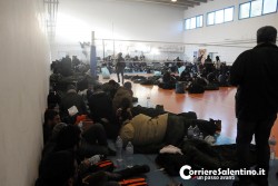 Trasferiti nei centri d'accoglienza i 796 del Blue Sky - Corriere Salentino