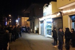 Parte un colpo durante la rapina, ferita commerciante ma il bandito viene messo in fuga. E in città "colpo" da 5 euro - Corriere Salentino