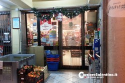 Parte un colpo durante la rapina, ferita commerciante ma il bandito viene messo in fuga. E in città "colpo" da 5 euro - Corriere Salentino