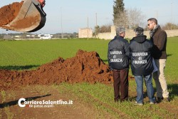 Ruspe al lavoro nel sito indicato dal pentito. Il procuratore Cillo rassicura: “Non ci sono rifiuti” - Corriere Salentino
