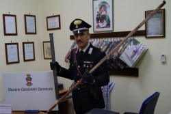 Rubano ponteggio, poi aggrediscono vittima del furto: nei guai padre e due figli - Corriere Salentino