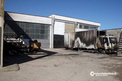 camper-camion-bruciati-(1)