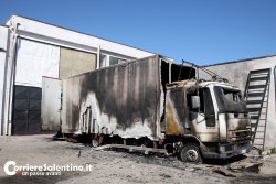 Attentato a una società di Novoli, in fiamme due mezzi - Corriere Salentino