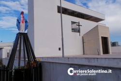 Dopo le tensioni, il raid vandalico: vernice sul volto della Madonna e frasi ingiuriose contro Mantovano, Dio ed i preti - Corriere Salentino