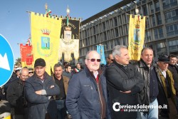 Xylella, gli agricoltori scendono in piazza: bloccato il centro di Lecce - Corriere Salentino