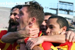 Il Lecce batte il Savoia e si rimette in corsa. La Nord contesta i Tesoro - Corriere Salentino