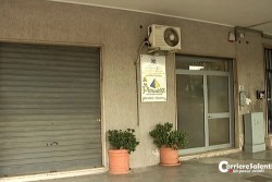 Bomba carta contro agenzia funebre, torna l'incubo attentati in città - Corriere Salentino