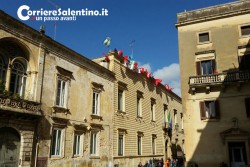 Alba Service: dopo la protesta in Regione, i lavoratori occupano la Provincia. Gabellone: «Costretto al taglio del 70 per cento» - Corriere Salentino