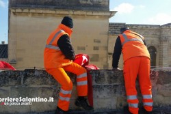 Alba Service: dopo la protesta in Regione, i lavoratori occupano la Provincia. Gabellone: «Costretto al taglio del 70 per cento» - Corriere Salentino