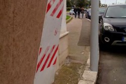 Palo della luce in mezzo al marciapiede,a pochi metri lo scivolo per disabili. Sportello dei diritti: "Assurdo" - Corriere Salentino