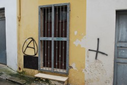 Scritte anarchiche ed offensive contro la polizia, nei guai 19enne di Nardò - Corriere Salentino