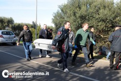 Fuori strada con l’auto, si schianta contro un albero d'ulivo e muore - Corriere Salentino