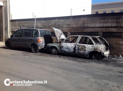 Lecce-incendio-auto-(2)