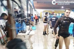 Test in piscina coi fucili da sub: l'evento richiama centinaia di appassionati da tutta la Puglia - Corriere Salentino