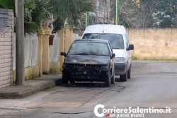 Notte “rovente” ad Alliste e Racale, incendiate tre vetture - Corriere Salentino