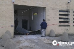 Assalto al centro commerciale, i carabinieri ritrovano la bolgetta dei soldi e puntano verso Bari - Corriere Salentino