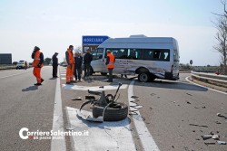 Schianto frontale sulla 274, cinque feriti: grave una disabile - Corriere Salentino