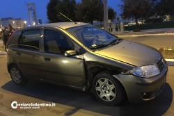 Schianto sul viale dello Stadio, Ford finisce contro un muro: illeso 83enne, donna finisce in ospedale - Corriere Salentino