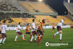 Il Lecce perde 1-0 contro la capolista Salernitana e scivola al quinto posto - Corriere Salentino