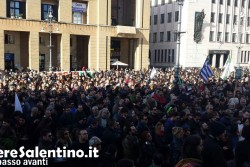 Xylella, un fiume di gente in piazza Sant'Oronzo per salvare gli ulivi e chiedere trasparenza - Corriere Salentino