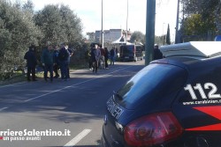 Fuori strada con l’auto, si schianta contro un albero d'ulivo e muore - Corriere Salentino