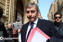 Dipendenti Axa sul tetto di Santa Croce - Corriere Salentino