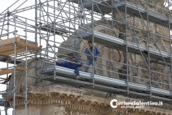 Dipendenti Axa sul tetto di Santa Croce - Corriere Salentino