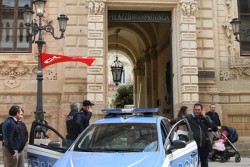 Dipendenti Axa sul tetto di Santa Croce - Corriere Salentino