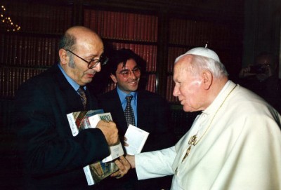 Giovanni-Reale-e-Giuseppe-Girgenti-con-Giovanni-Paolo-II