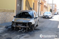 Brucia la Citroen di una coppia di Ugento, due settimane fa andò in fumo il loro furgone: si indaga - Corriere Salentino