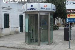 Smontano bancomat e lo caricano in auto: furto riuscito a Zollino. È la quarta volta in un mese e mezzo - Corriere Salentino