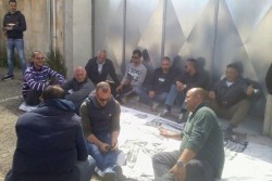 Lavoratori ex Bat bloccano il camion della Iacobucci, nel pomeriggio interviene la digos - Corriere Salentino