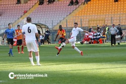 Il Lecce reagisce alle ingiustizie: batte il Benevento con un gol di Papini e rivede i play-off - Corriere Salentino